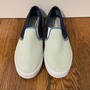 Slip on sneakers